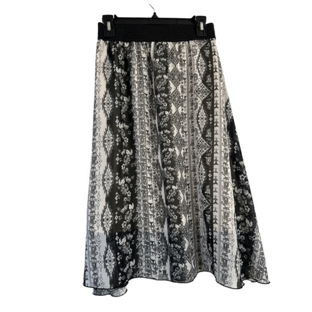Women's Lularoe Lola Aztec Skirt White Black Gray A-Line Size Small EUC #1146